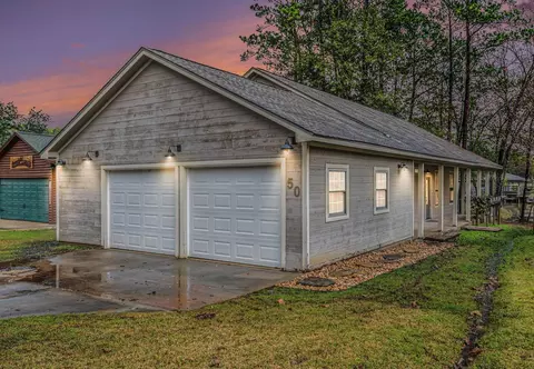 50 Hunters Creek Dr, Huntsville, TX 77340