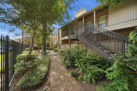 1100 Augusta Dr #77, Houston, TX 77057