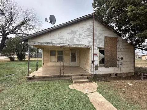 301 N Bois D Arc St, Holliday, TX 76366