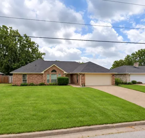 105 Clearview Dr, Whitehouse, TX 75791