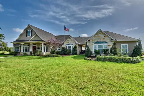 1221 Boundary School Rd, Burton, TX 77835