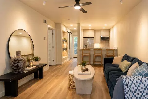 3300 Yorktown St #3, Houston, TX 77056