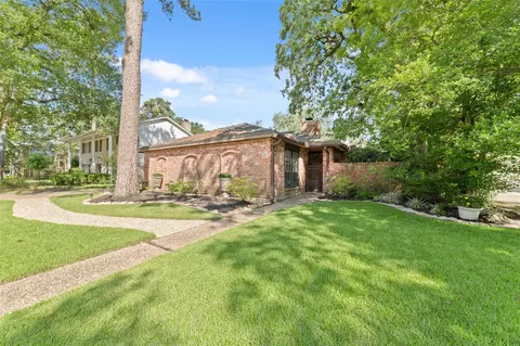 5930 Old Lodge Dr, Houston, TX 77066