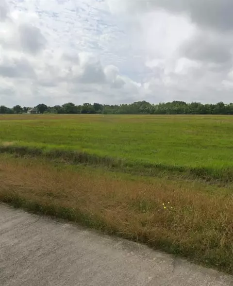 507 Chuckwagon Trl, Angleton, TX 77515