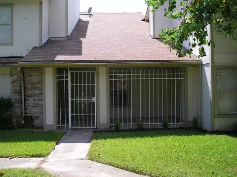 5810 Twisted Pine Ct #B, Houston, TX 77039