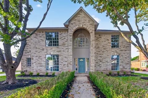 8010 Ashley Circle Dr N, Houston, TX 77071