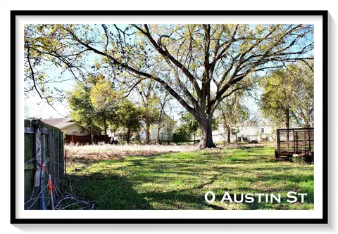628 Austin St, Columbus, TX 78934