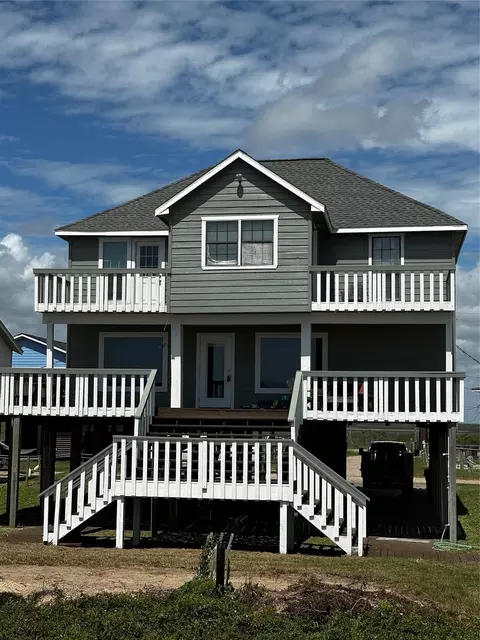 101 Stanek Dr, Surfside Beach, TX 77541