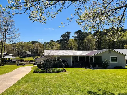 1776 Lakeshore Dr, Hemphill, TX 75948