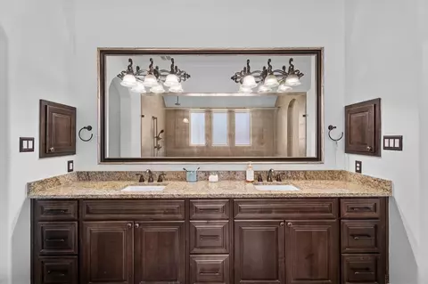 Bath - 15718 Conners Ace Dr, Spring, TX 77379 photo 2 of 9