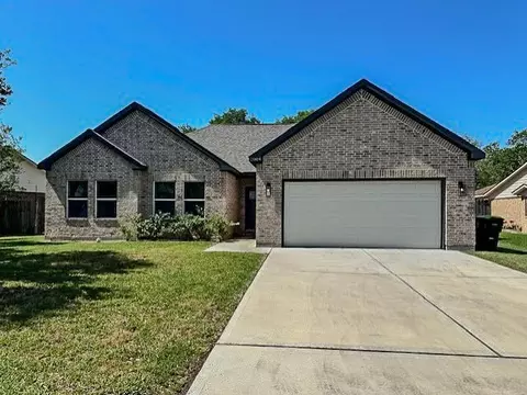 2004 Willow Bend Dr, Wharton, TX 77488 photo 1