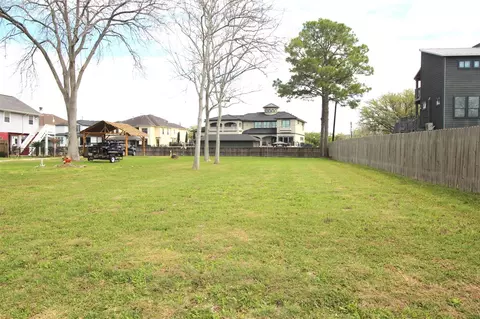 413 Lakeside Dr, League City, TX 77565