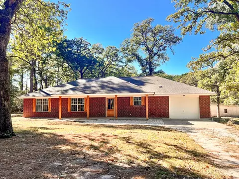 10 Oak Creek Dr, Huntsville, TX 77340