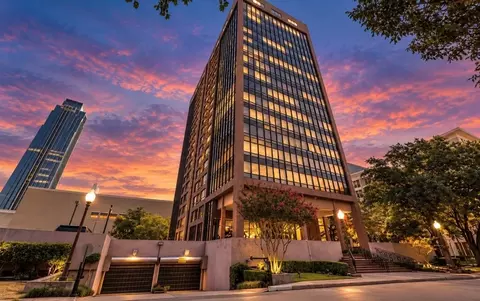 5150 Hidalgo St #1302, Houston, TX 77056