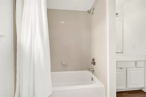 Bath - 21406 Snow Goose Ct, Spring, TX 77388 photo 7 of 7