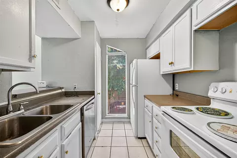 10075 Westpark Dr #73, Houston, TX 77042