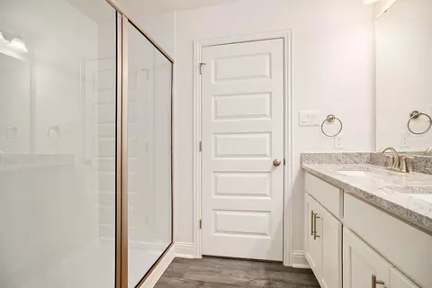 Bath - 412 Bryan Way, Angleton, TX 77515 photo 2 of 3