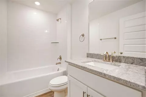 Bath - 412 Bryan Way, Angleton, TX 77515 photo 3 of 3