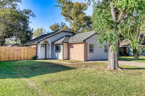 10943 Spanish Grant Dr, Sugar Land, TX 77498