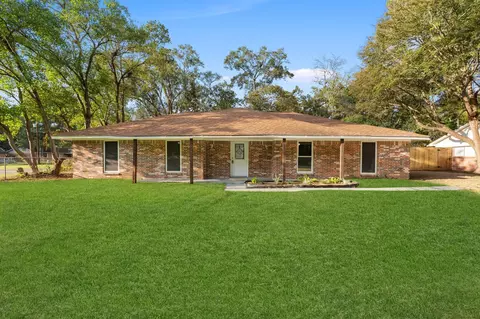 18049 Martin Dr, Conroe, TX 77302