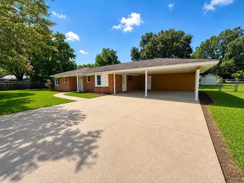 243 County Road 121, Raywood, TX 77582