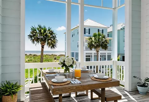 1830 Seaside Dr, Galveston, TX 77550