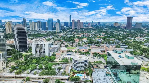5050 Woodway Dr #7L, Houston, TX 77056