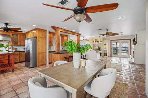 557 Pompano St, Bayou Vista, TX 77563