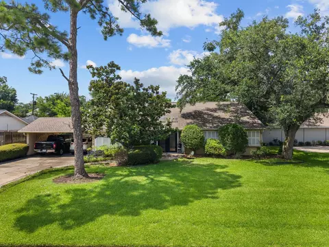 7510 W Briar Rose Dr, Houston, TX 77063