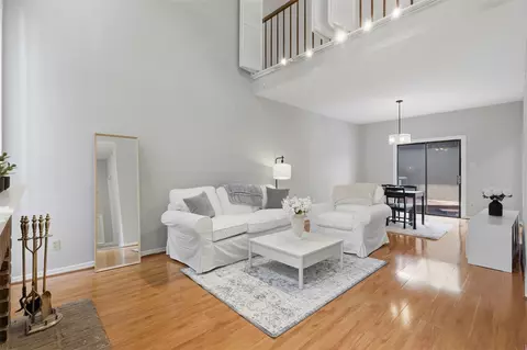 701 Bering Dr #102, Houston, TX 77057