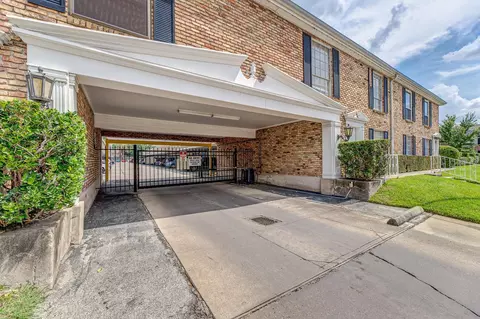 2101 Fountain View Dr #46C, Houston, TX 77057