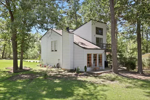 141 N Pine Harbour Dr, Coldspring, TX 77331