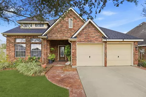 1821 Majestic Oak Dr, Pearland, TX 77581