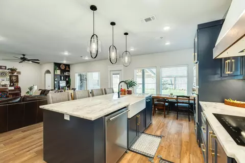 Kitchen - 2 Greystone Ct, Angleton, TX 77515 photo 4 of 7