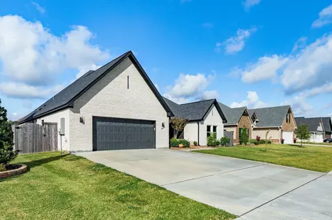 Exterior - 2 Greystone Ct, Angleton, TX 77515 photo 3 of 6