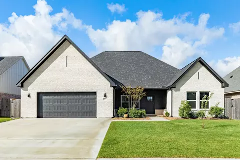 2 Greystone Ct, Angleton, TX 77515