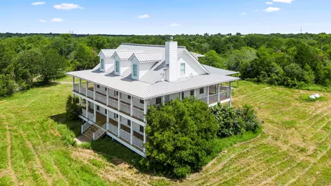 812 W Tobias Rd, Ellinger, TX 78938