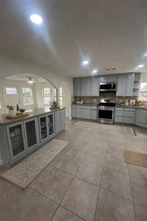 519 N Shady Ln, La Porte, TX 77571