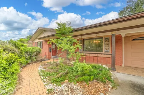 112 Persimmon Ln, Lake Jackson, TX 77566