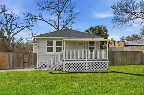 5715 Enid St, Houston, TX 77009