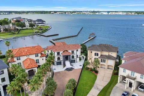 2240 Marina Way, Kemah, TX 77565