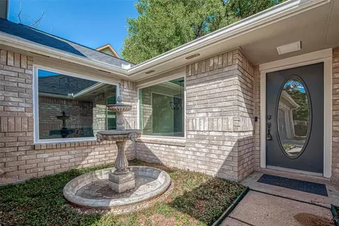 416 Heatherwood Ct, League City, TX 77573