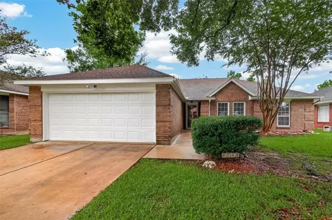 2743 N Larkspur Cir, Pearland, TX 77584
