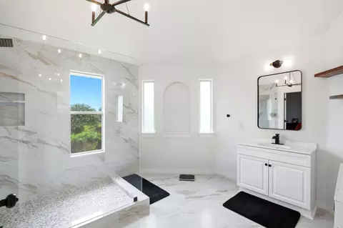 Bath - 3123 Southern Cross Ct, Spring, TX 77373 photo 3 of 8