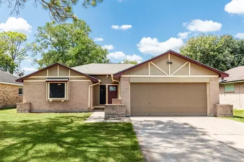 4 Wagon Lane Loop, Angleton, TX 77515 photo 1