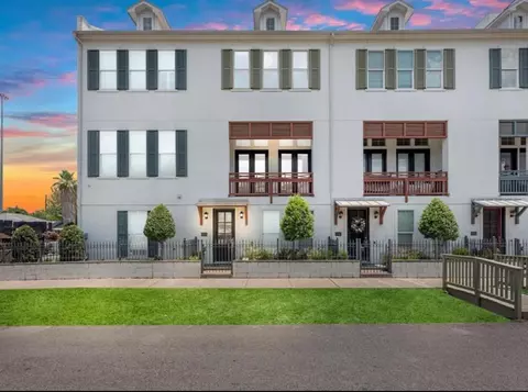 2734 Harvard St, Houston, TX 77008
