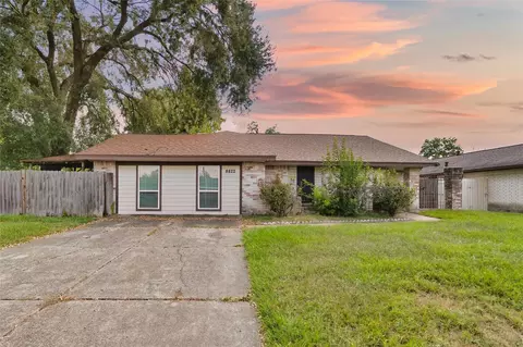 8822 Ryton Ln, Houston, TX 77088