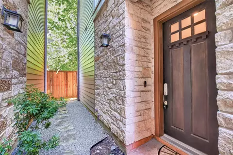 816 Yale St #C, Houston, TX 77007