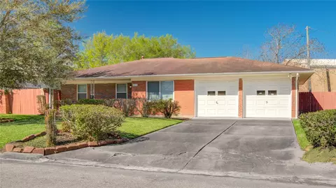 10614 Faircroft Dr, Houston, TX 77048