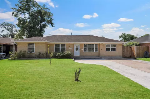 209 W Twickenham Trl, Houston, TX 77076
